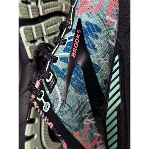 Brooks Adrenaline GTS 22 Women’s 9 B Graffiti Print Running Shoes Limited Ed - Picture 3 of 13